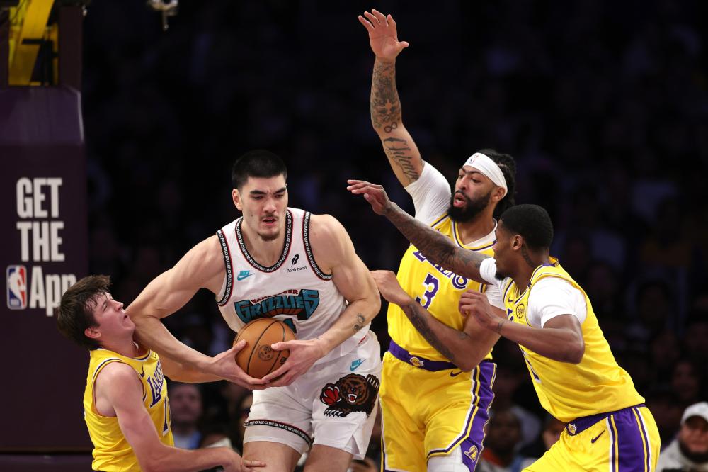 詹姆斯落地上海开启中国行，夸赞抑或贬低，詹姆斯始终是流量先锋